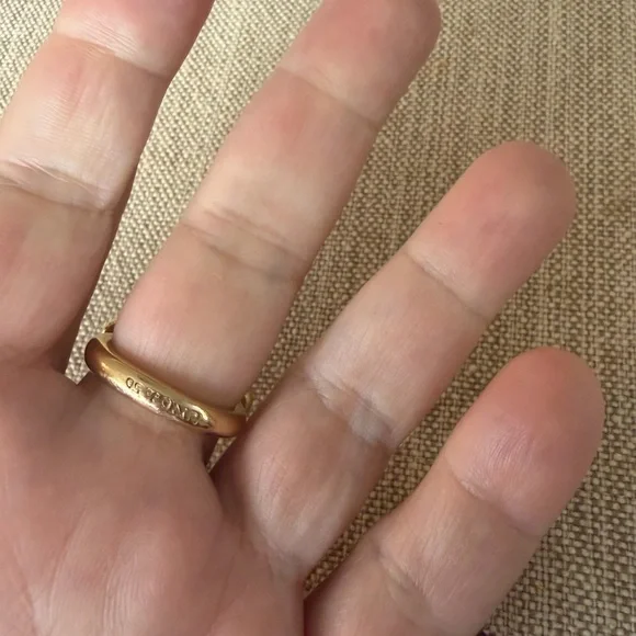 UNO de 50 Gold Bar Ring - Picture 5 of 5